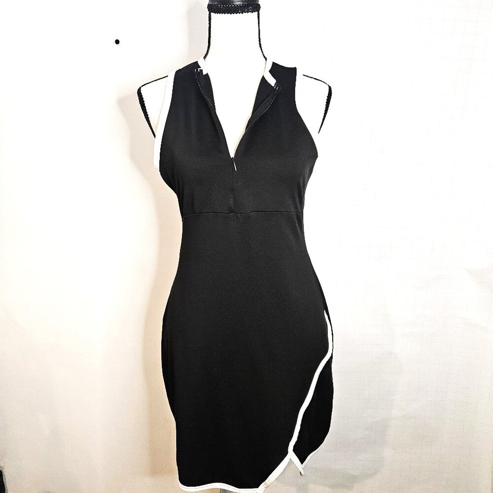 Black Sleeveless Athletic Large Sleeveless Dress w Fitted Silhouette
